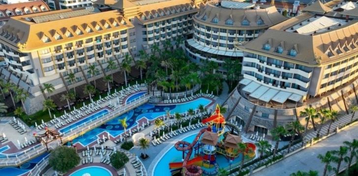 Apsistokite ROYAL DRAGON HOTEL viešbutyje už gerą kainą. 