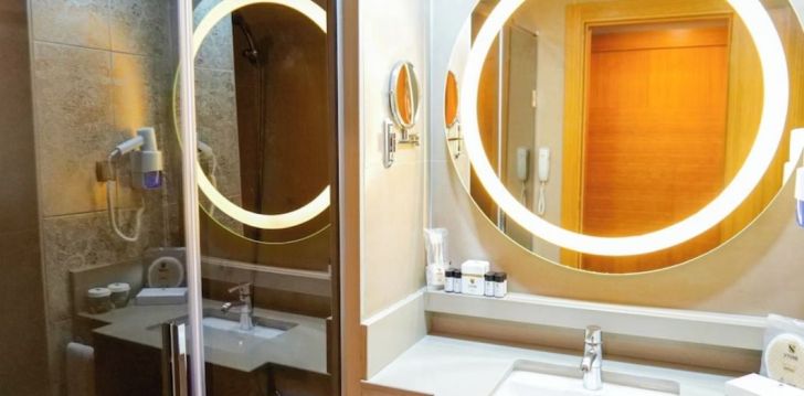 Geras kainos ir kokybės santykis atostogoms - viešbutis ROYAL DRAGON HOTEL