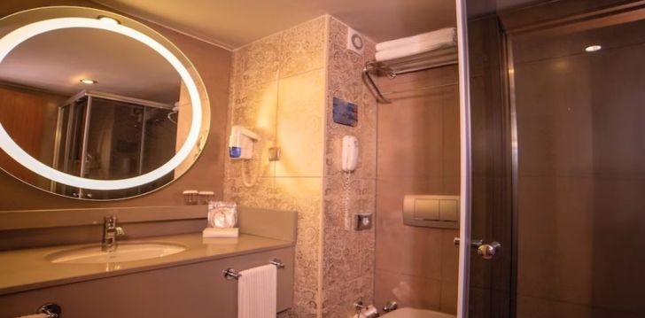 Viešbutis ROYAL DRAGON HOTEL įsikūręs Turkija. 