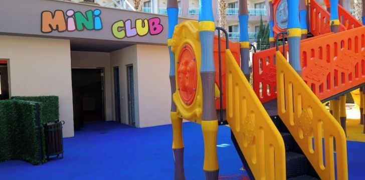ROYAL DRAGON HOTEL - klientų vertinamas, kaip geras kainos ir kokybės santykis. 