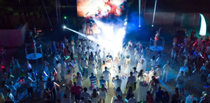 Viešbutis ROYAL DRAGON HOTEL įsikūręs Turkija.