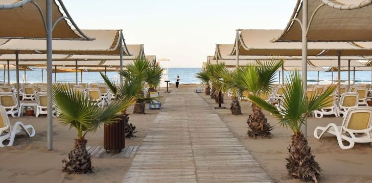 Viešbutis ROYAL DRAGON HOTEL įsikūręs Turkija.