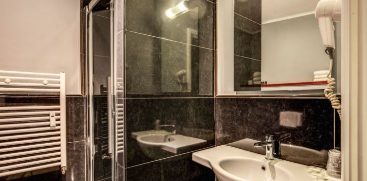Viešbutis HOTEL TAORMINA įsikūręs Italija. 