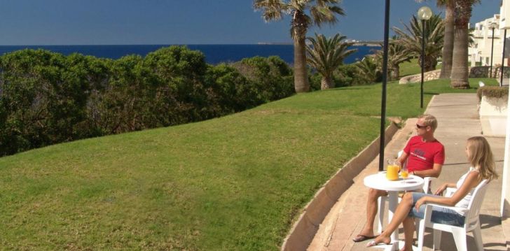Viešbutis BLAU PUNTA REINA RESORT įsikūręs Ispanija. 