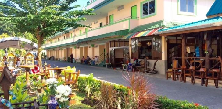 Apsistokite J. HOLIDAY INN viešbutyje už gerą kainą. 
