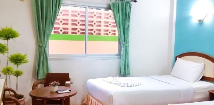 Apsistokite J. HOLIDAY INN viešbutyje už gerą kainą.