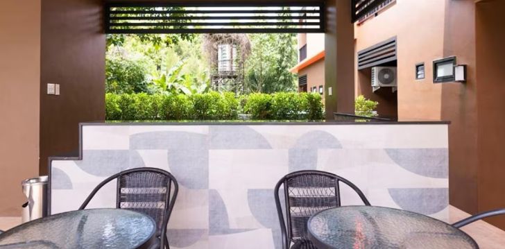 Viešbutis THIP THIP HOTEL įsikūręs Tailandas.