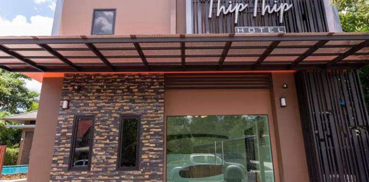 Viešbutis THIP THIP HOTEL įsikūręs Tailandas. 