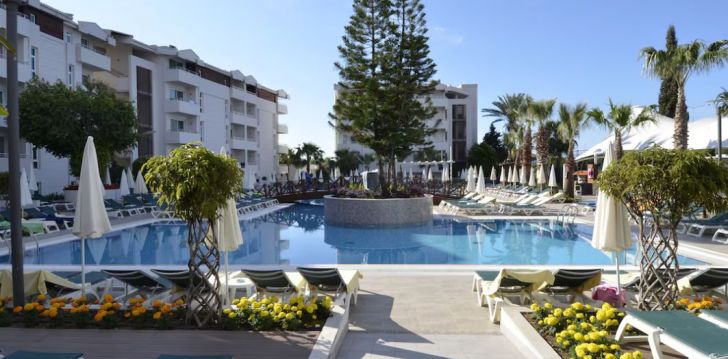 Apsistokite CALIMERA SIDE RESORT viešbutyje už gerą kainą. 