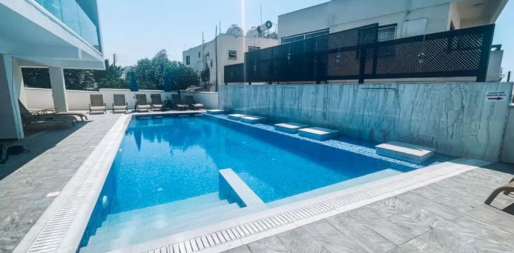 Viešbutis SUNNY BLUE HOTEL įsikūręs Kipras.