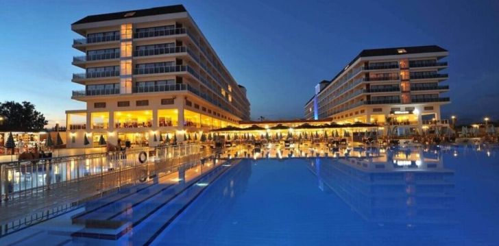 Apsistokite EFTALIA SPLASH RESORT HOTEL viešbutyje už gerą kainą.