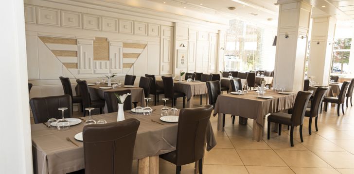 Viešbutis PRINCE HOTEL GOLEM įsikūręs Albanija. 