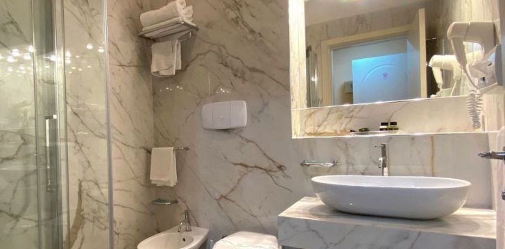 Apsistokite BARION HOTEL & CONGRESSI viešbutyje už gerą kainą. 