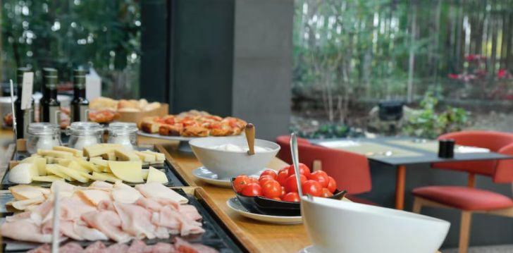 Viešbutis HI HOTEL BARI įsikūręs Italija.