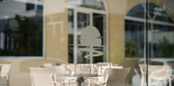 Apsistokite SUNSET HOTEL viešbutyje už gerą kainą.