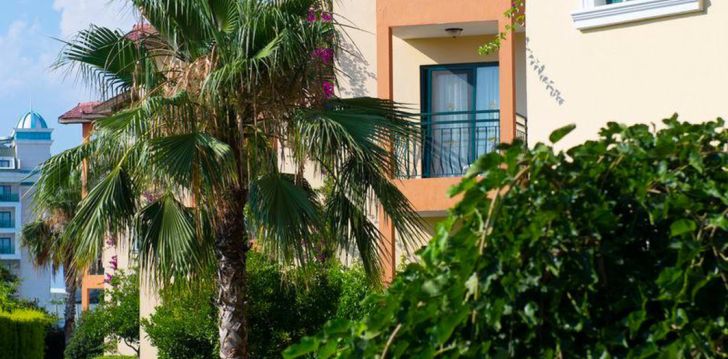 Apsistokite MIRAMARE QUEEN HOTEL viešbutyje už gerą kainą.