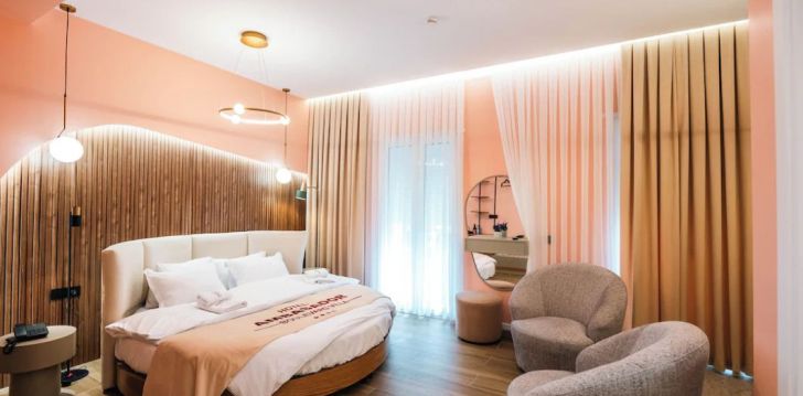 Apsistokite AMBASADOR HOTEL viešbutyje už gerą kainą.