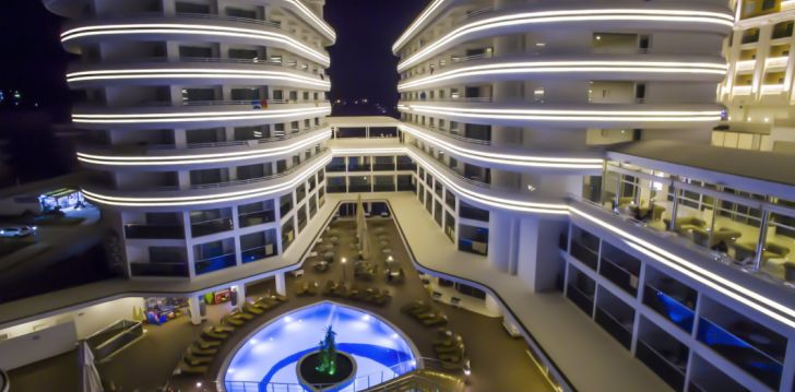 Apsistokite LAGUNA BEACH ALYA RESORT & SPA HOTEL viešbutyje už gerą kainą.