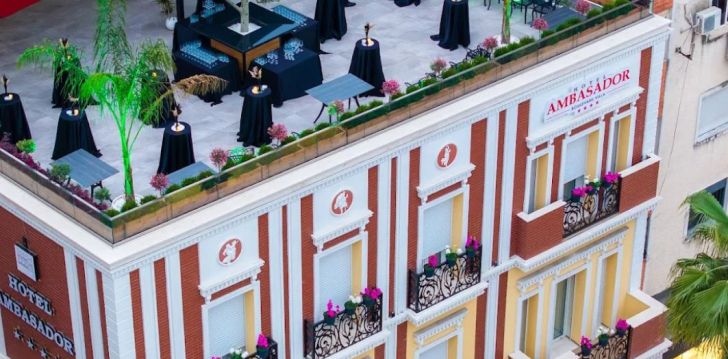 Apsistokite AMBASADOR HOTEL viešbutyje už gerą kainą. 