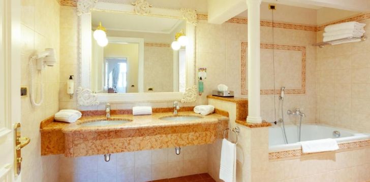 Planuoji kelionę į Italija? apsistokite 4 viešbutyje GARDALAND HOTEL. 