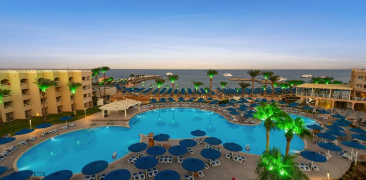 Apsistokite BEACH ALBATROS RESORT viešbutyje už gerą kainą.