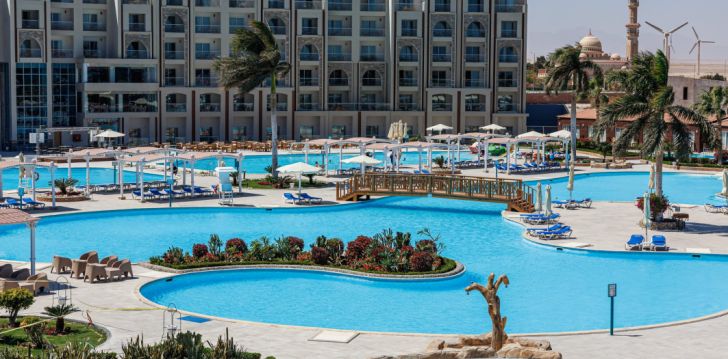 Apsistokite SUNRISE ALORA AQUA PARK RESORT viešbutyje už gerą kainą.