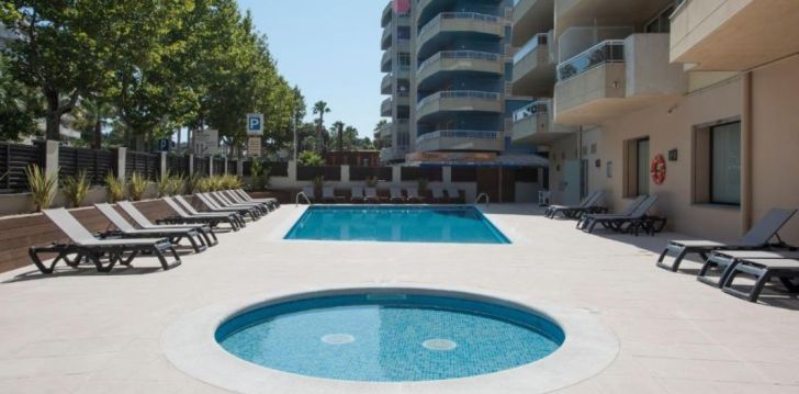 Apsistokite CALIFORNIA APARTHOTEL viešbutyje už gerą kainą. 