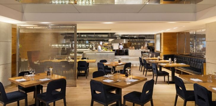 Tavęs laukia poilsis JAE įsikūrusiame SHERATON GRAND HOTEL DUBAI