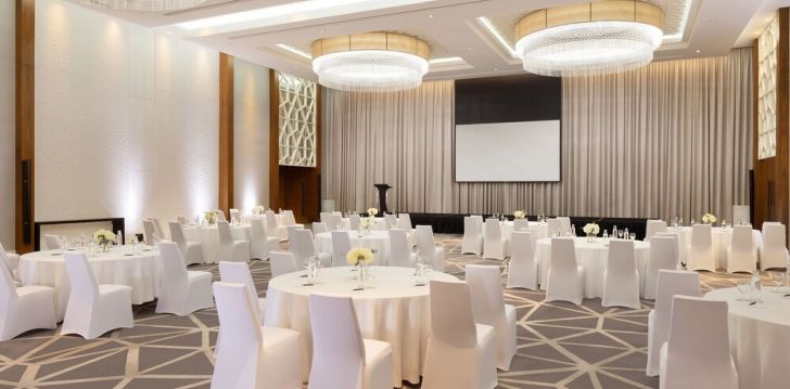 Atostogos JAE – apsistokite viešbutyje SHERATON GRAND HOTEL DUBAI