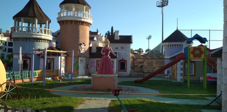 Nepraleisk progos pailsėti už gerą kainą - viešbutyje ROX RESORT HOTEL