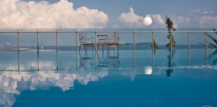 Apgyvendinimas 5* KONTOKALI BAY RESORT & SPA
