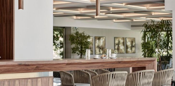 Apsistokite KONTOKALI BAY RESORT & SPA viešbutyje už gerą kainą.