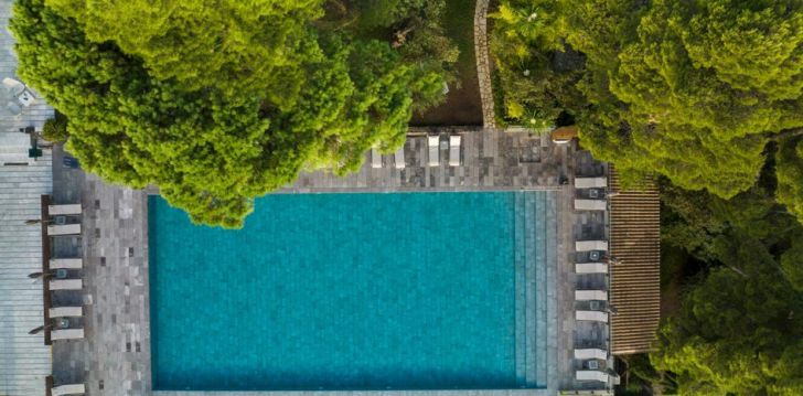 Apsistokite KONTOKALI BAY RESORT & SPA viešbutyje už gerą kainą. 