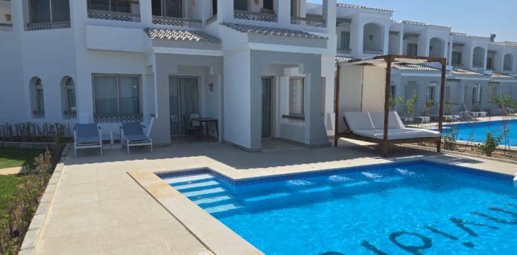 Apsistokite INVIDIA CORAL BEACH TIRAN viešbutyje už gerą kainą. 