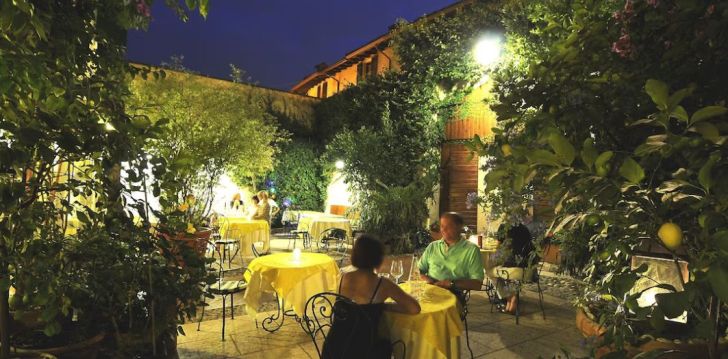 Rinkitės viešbutį SAN FILIS kelionei į Italija