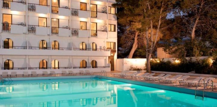Apsistokite HERONISSOS HOTEL viešbutyje už gerą kainą. 