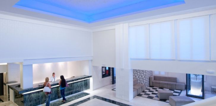 Apsistokite HERONISSOS HOTEL viešbutyje už gerą kainą.