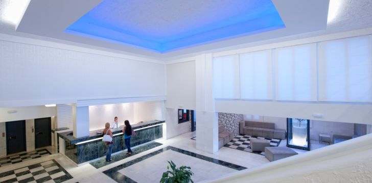 Viešbutis HERONISSOS HOTEL įsikūręs Graikija.