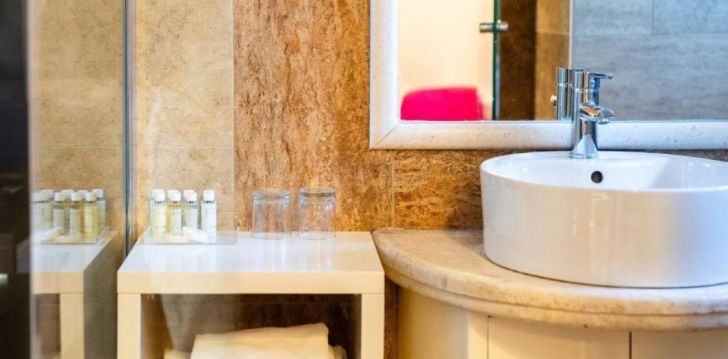Patogus viešbutis jūsų kelionei – 4* ALEXANDAR LUX