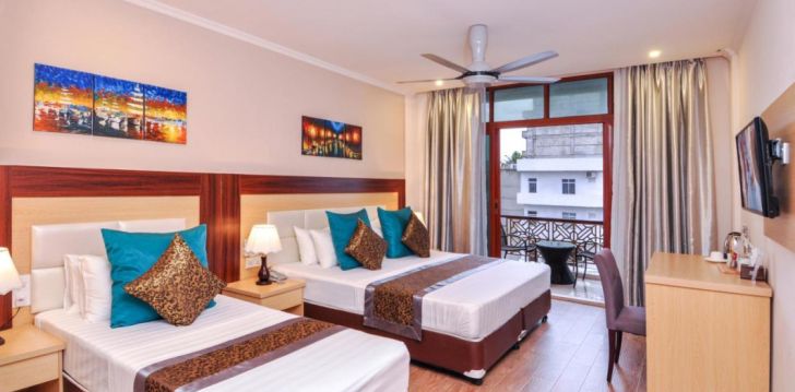 Apsistokite TRITON BEACH HOTEL & SPA viešbutyje už gerą kainą. 