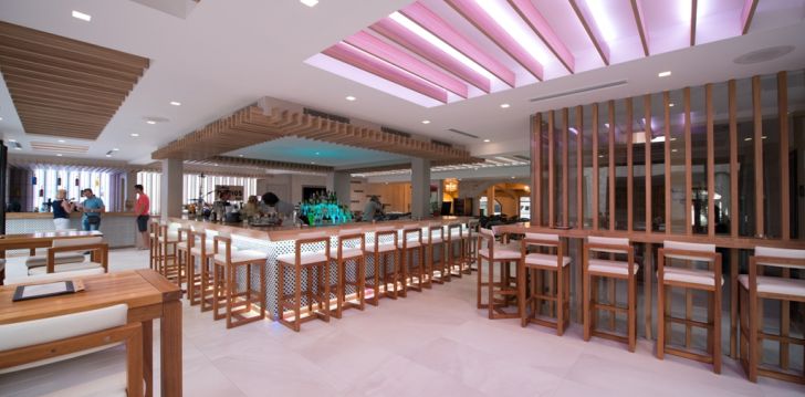 Planuoji kelionę į Graikija? apsistokite 4 viešbutyje CACTUS BEACH HOTEL & BUNGALOWS.