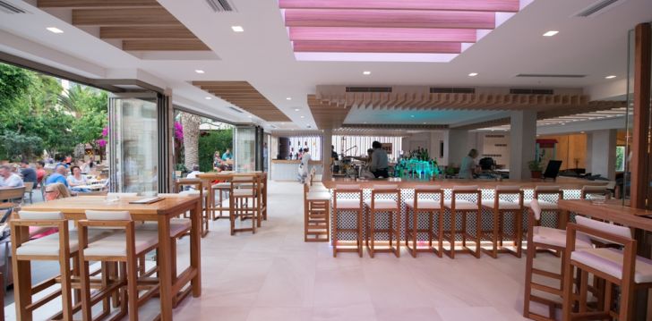 CACTUS BEACH HOTEL & BUNGALOWS - klientų vertinamas, kaip geras kainos ir kokybės santykis.
