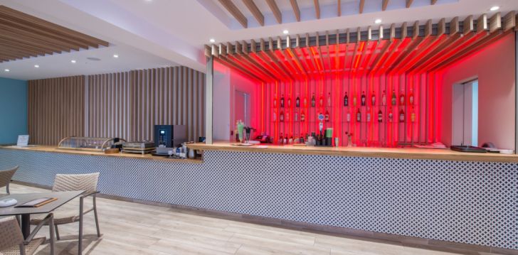 Planuoji kelionę į Graikija? apsistokite 4 viešbutyje CACTUS BEACH HOTEL & BUNGALOWS. 