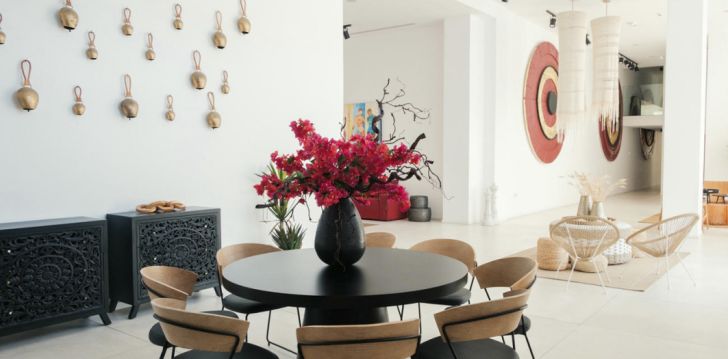 Viešbutis ABACUS SUITES įsikūręs Kipras.
