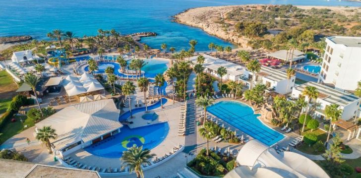 Apsistokite ADAMS BEACH HOTEL viešbutyje už gerą kainą. 