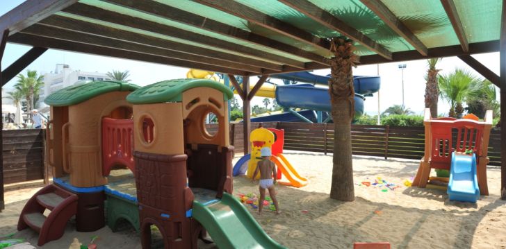 ADAMS BEACH HOTEL - klientų vertinamas, kaip geras kainos ir kokybės santykis. 