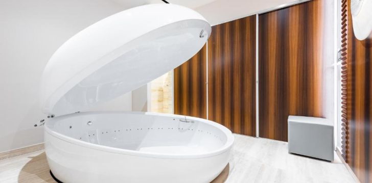 ADAMS BEACH HOTEL - klientų vertinamas, kaip geras kainos ir kokybės santykis.