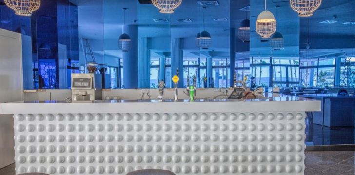 Apsistokite ANASTASIA BEACH HOTEL viešbutyje už gerą kainą.