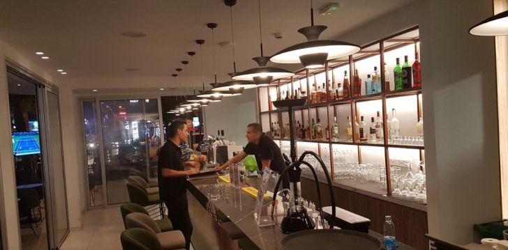 Apsistokite ANTHEA HOTEL APARTMENTS viešbutyje už gerą kainą.