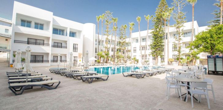 Tavęs laukia poilsis Kipras įsikūrusiame ANTHEA HOTEL APARTMENTS